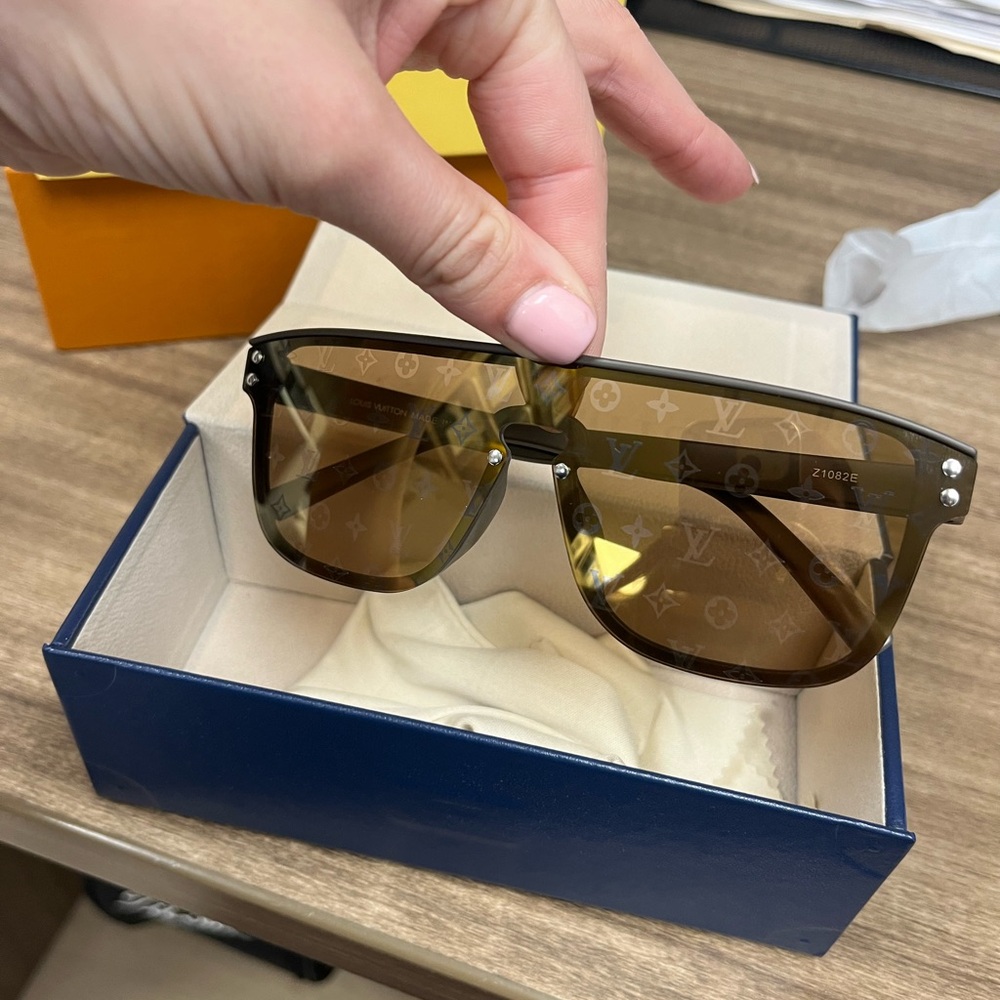 Louis Vuitton Sunglasses - Picture 4 of 4